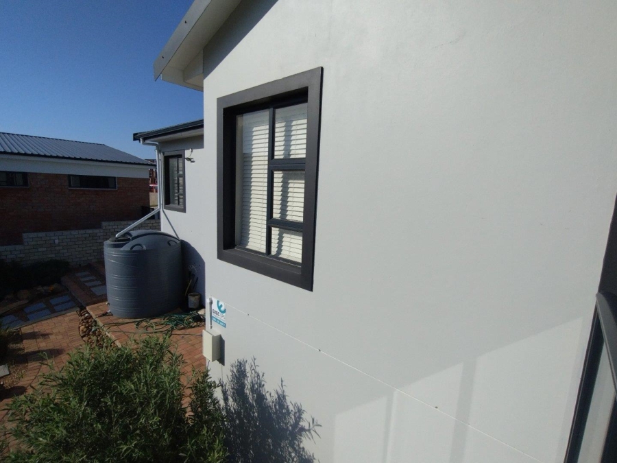 3 Bedroom Property for Sale in Wavecrest Eastern Cape